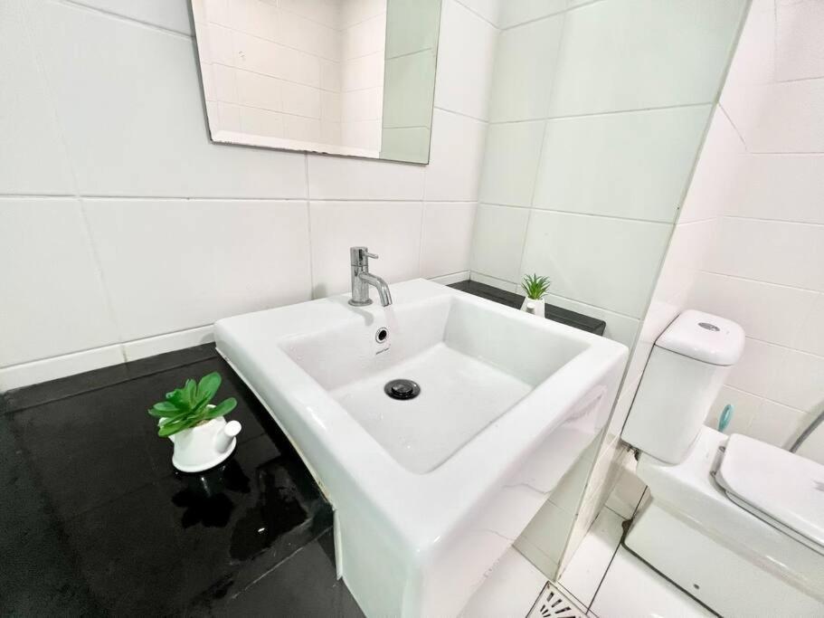 F 1-5 Pax 3Bed Cozy Home Studio Trefoil Setia Alam Wifi & Tv シャー・アラム エクステリア 写真